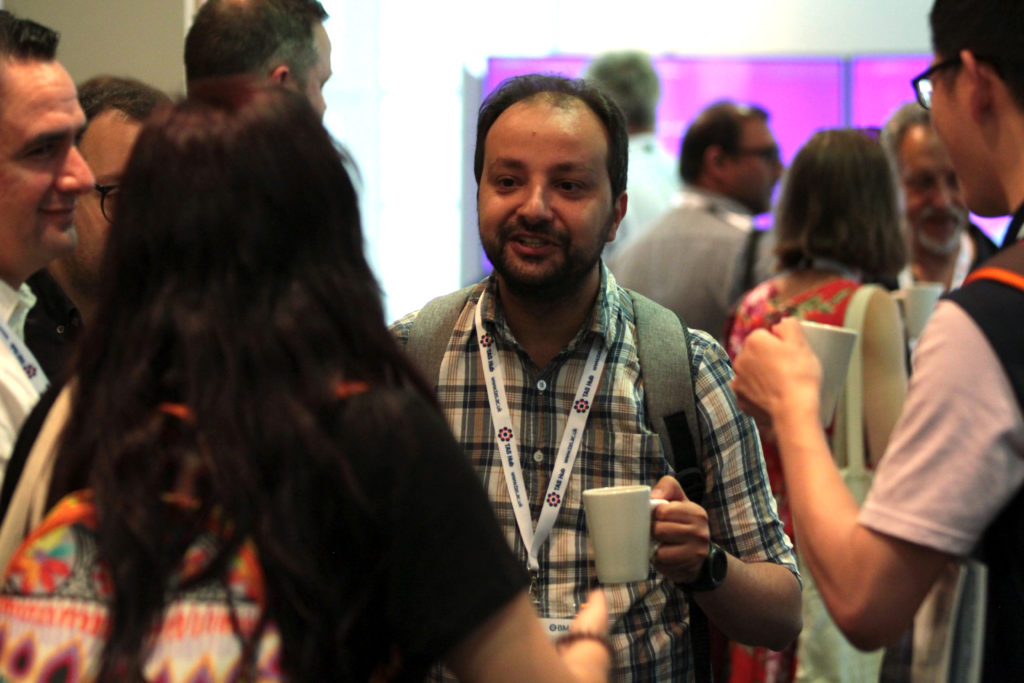 Delagtes networking over coffee